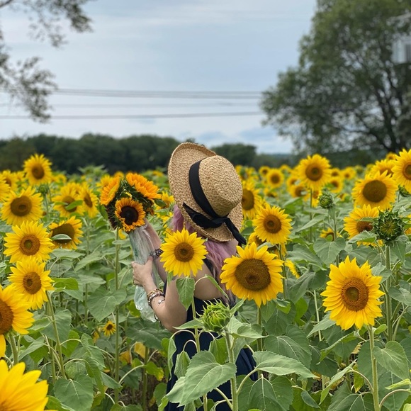 Meet your Posher, Jess! - Picture 3 of 11